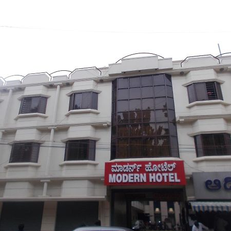 Modern Hotel Bangalore Eksteriør billede