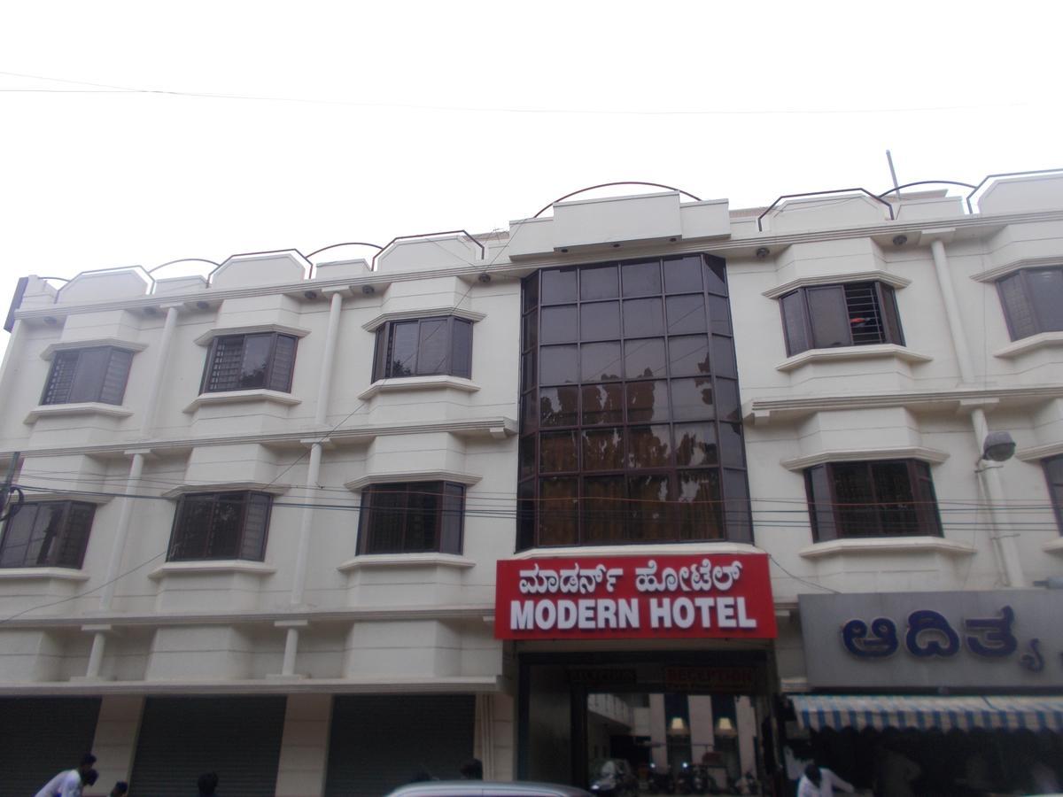 Modern Hotel Bangalore Eksteriør billede