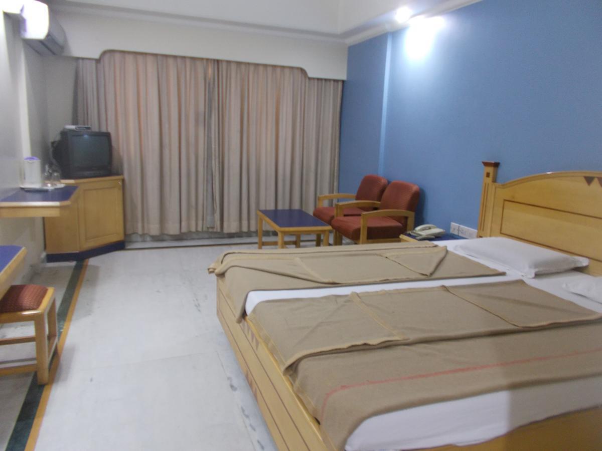 Modern Hotel Bangalore Eksteriør billede