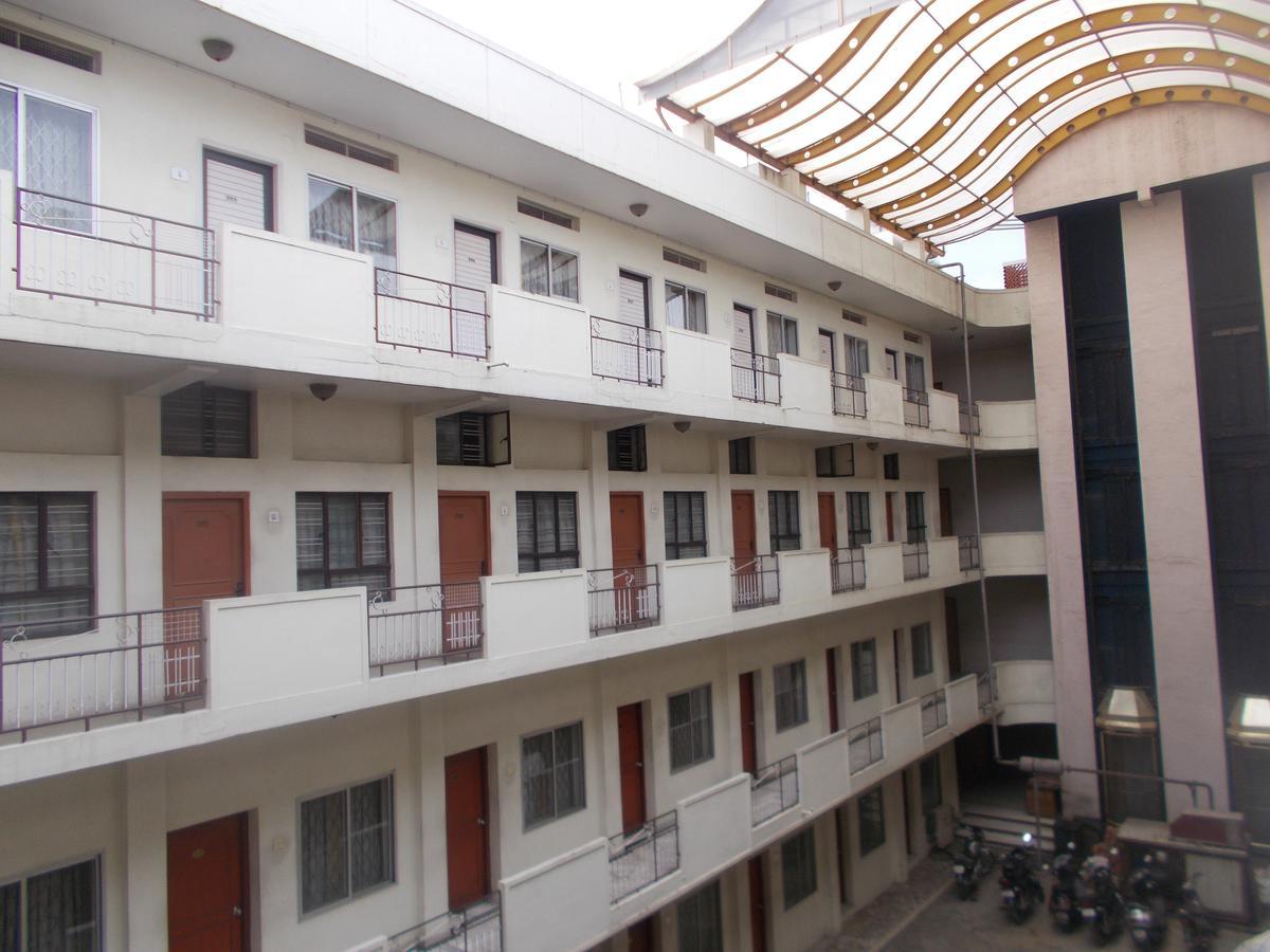 Modern Hotel Bangalore Eksteriør billede