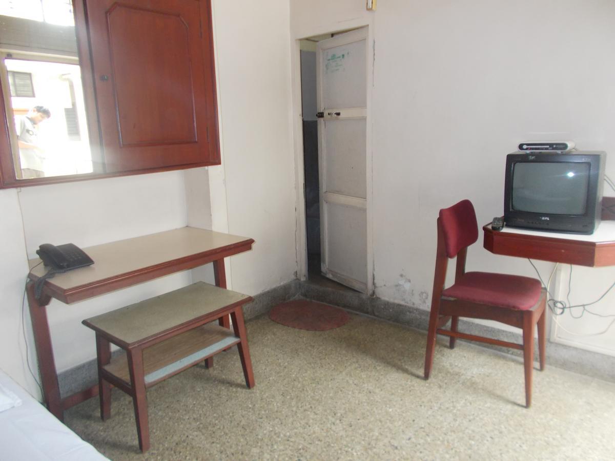 Modern Hotel Bangalore Eksteriør billede
