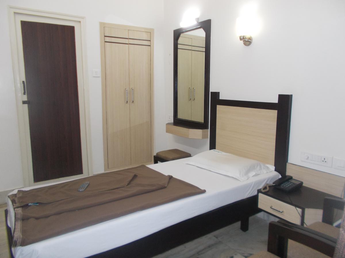 Modern Hotel Bangalore Eksteriør billede