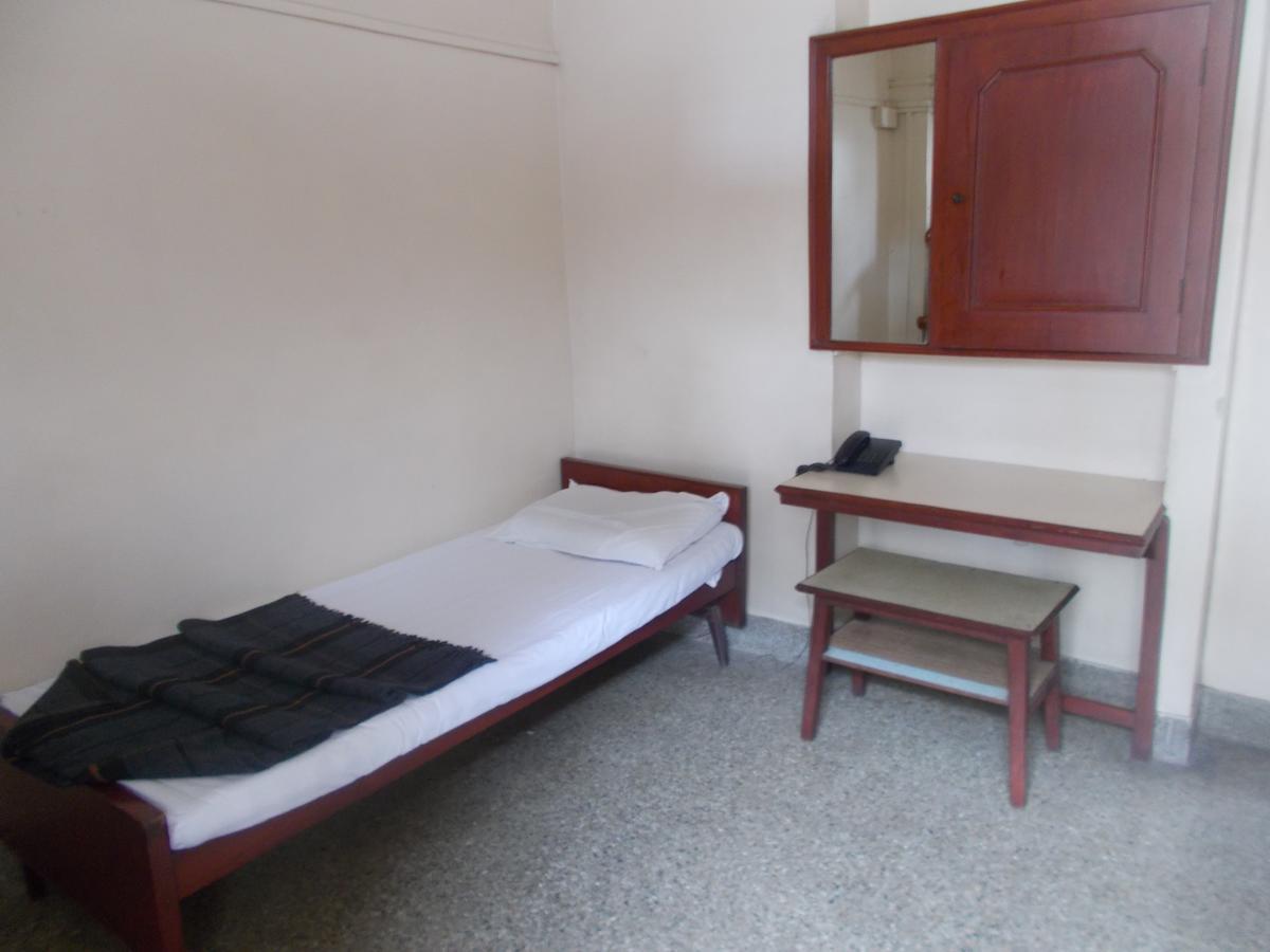 Modern Hotel Bangalore Eksteriør billede