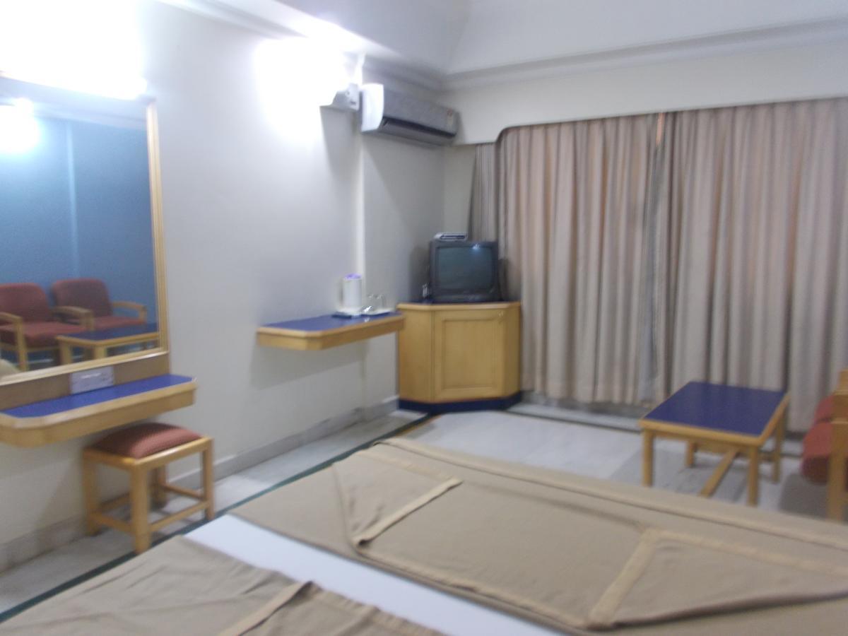Modern Hotel Bangalore Eksteriør billede