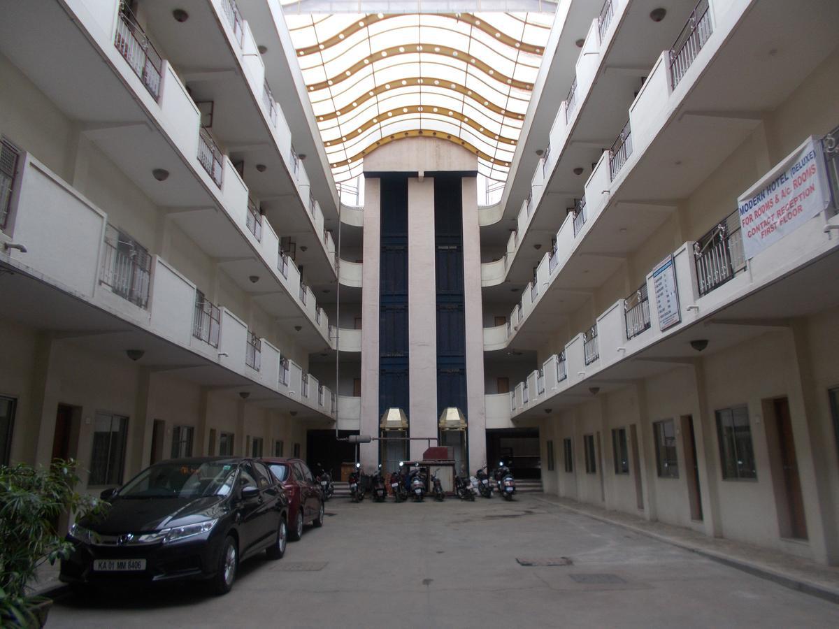Modern Hotel Bangalore Eksteriør billede